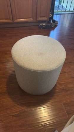 Round standard ottoman