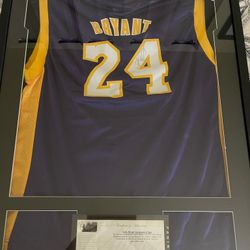 Kobe Signed Jersey 