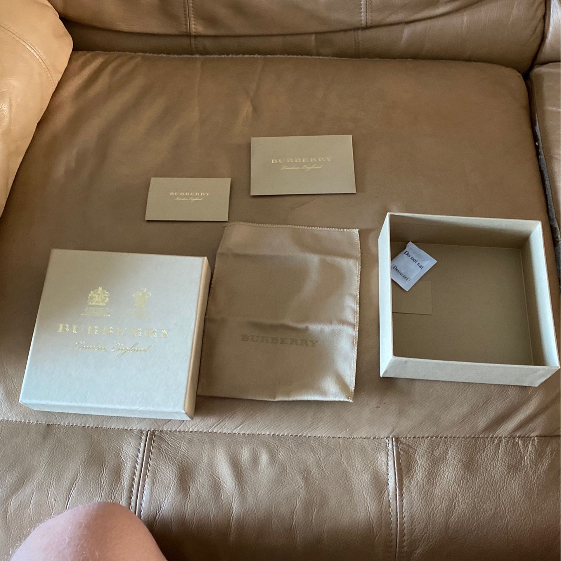 Burberry & Gucci Empty Boxes And 2 Gucci Watches