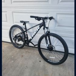 Trek Mountain Bike Size Adult Small Wheels 27.5 Multiple Speeds Hydraulic Disc Brakes  