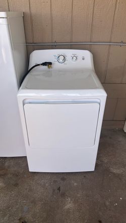 This is a white GE 6.2 cu. ft. Refrigerator