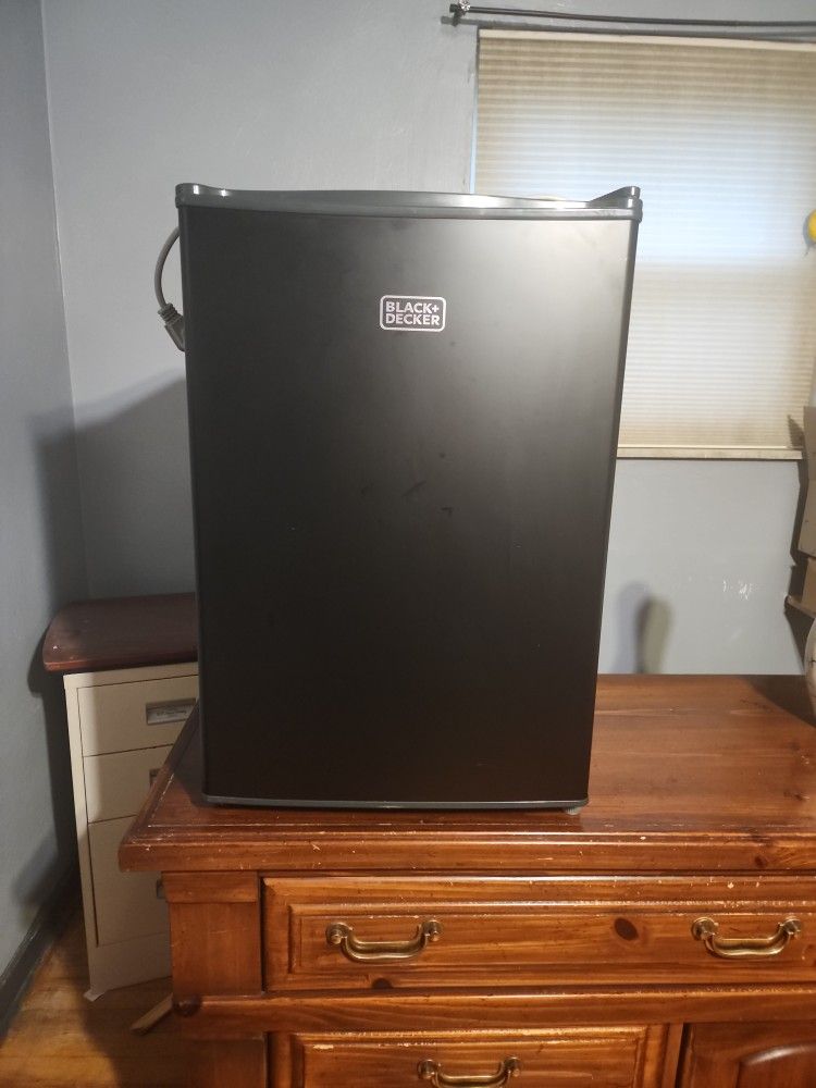 Black And Decker Mini Fridge