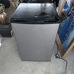 Hisense mini refrigerator