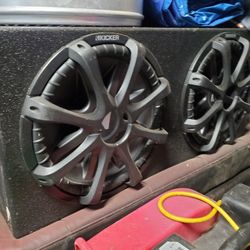 2 15 Inch Kicker Cvr ,Subwoofer Box And  Kicker Amps