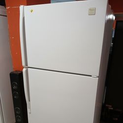 garage refrigerator / missing drawers 