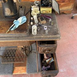 Singer Antique Sewing Machine
