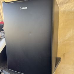 Galanz Mini Refrigerator 