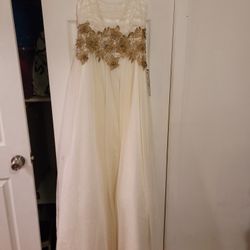 Dress (Prom, Wedding, Or Fomal Event) 