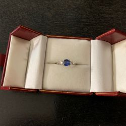 18k White Gold Engagement Ring