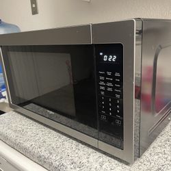 Whirlpool Microwave 2.2 Cu. ft 