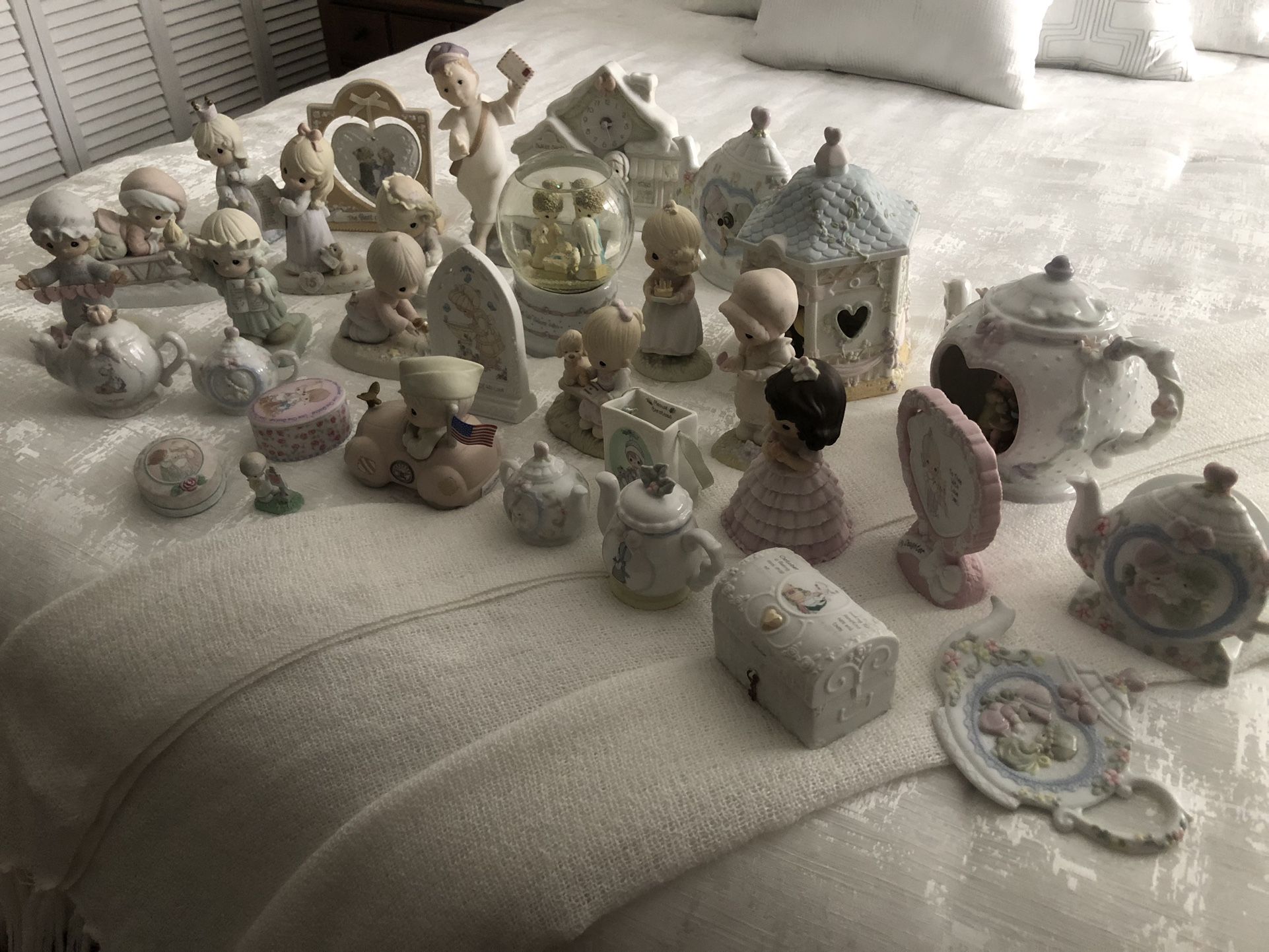 AMAZING PRECIOUS MOMENTS COLLECTION