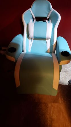 Video gaming chair