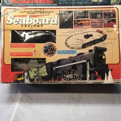 Al IONEL big rug at train set a tradition since 1900 collectors item made in America like new collectors item worth a lot of money has extra parts