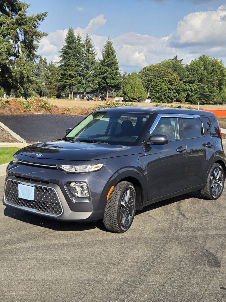 2020 KIA SOUL LX Old Man Owns