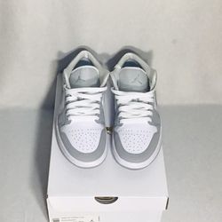  Women's Air Jordan 1 Low Sneakers - Size 6