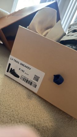 Lv trainers size 42