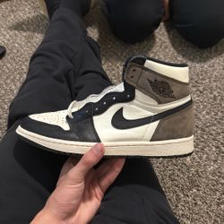 Jordan 1 dark mocha 