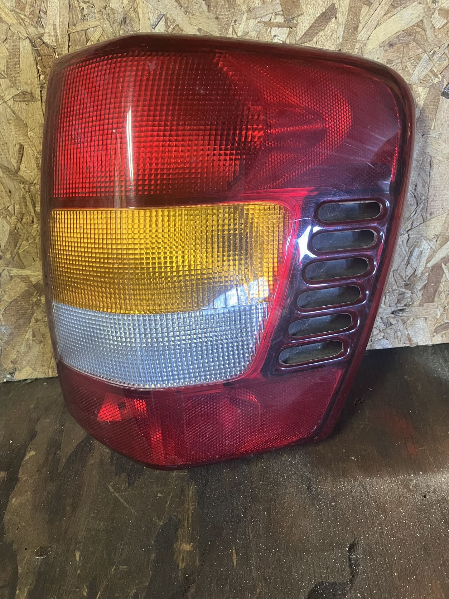‘02-‘04 Jeep Tail Light