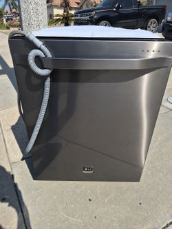 LG Studio 24' Black Stainless Steel Dishwasher – Works Great / No Leaks