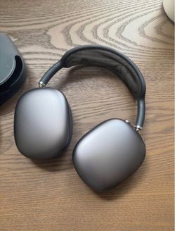 Space Gray AirPod Max