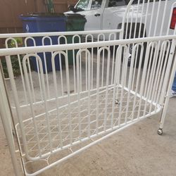 White Metal Baby Crib / Bed