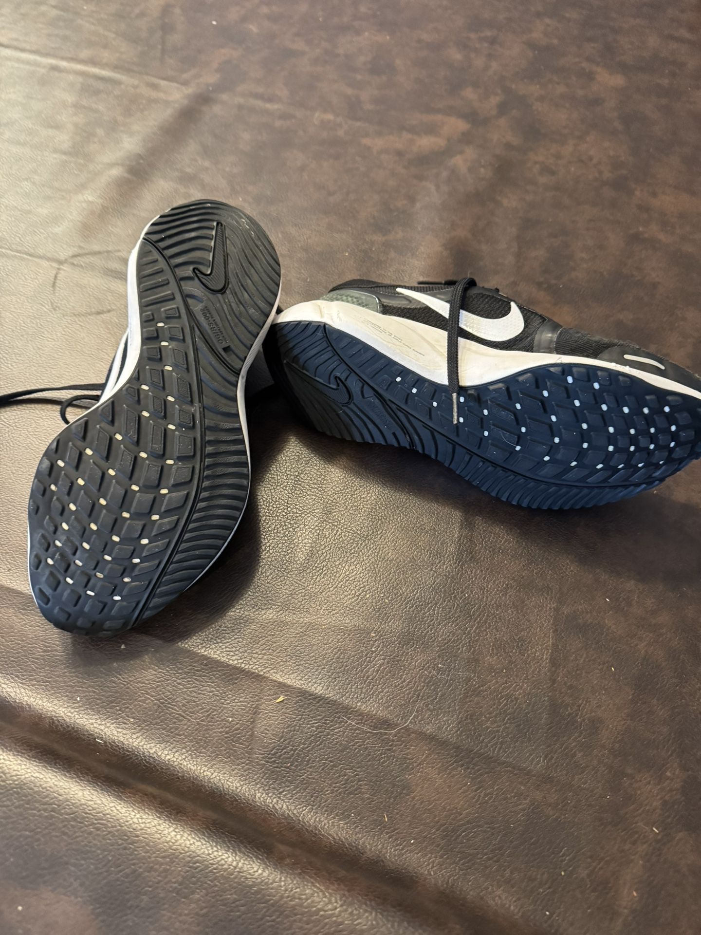 Women’s Nike Bolero 16 - Size 7