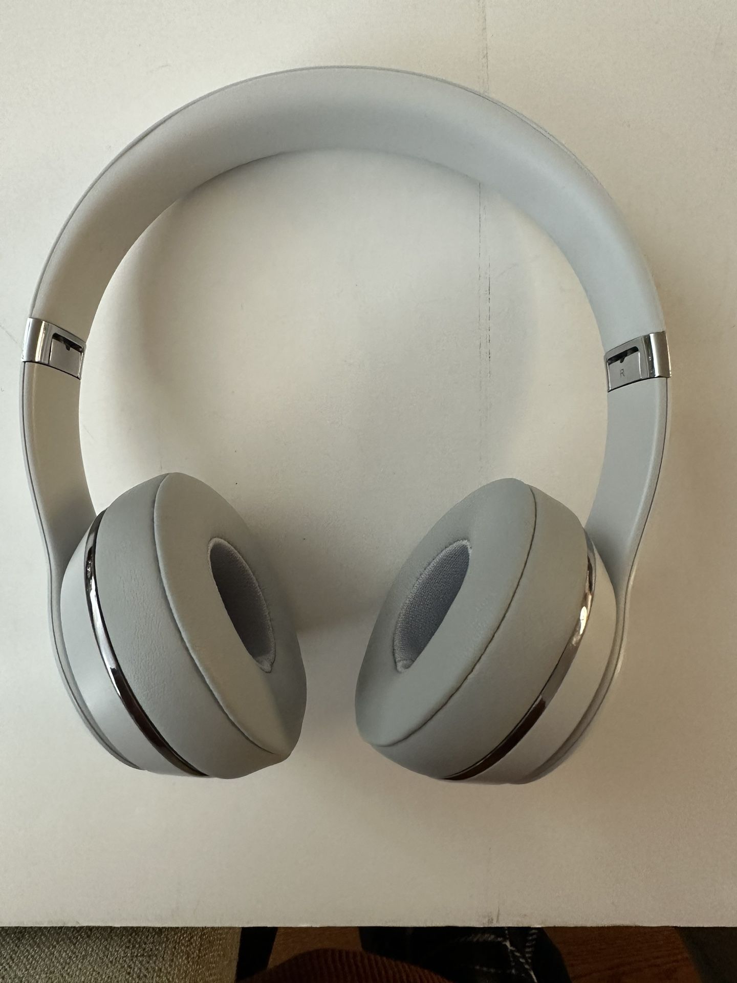 Pre-owned Beats Solo3 Wireless Headphones Light Gray/Blue