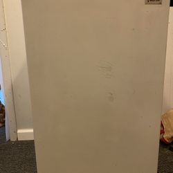 Magic Chef Mini Refrigerator 