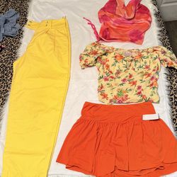 Ropa De Mujer Talla S Y M Son 51 Piezas En Buenas Condiciones Por $35