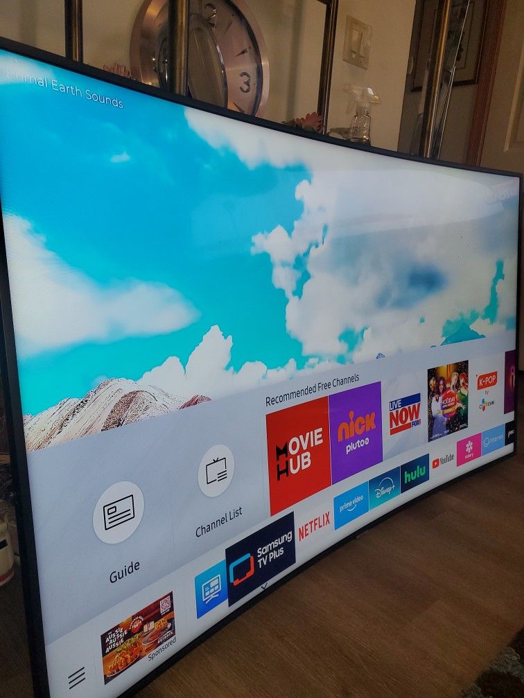 70" Samsung smart tv 4k curved great condition no scratch great quality pics no legs it was mounted