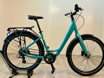 2024 Giant momentum Comfortable Hybrid | LOADED | LIKE NEW | 1-owner | Ready to Roll | Disc Brakes