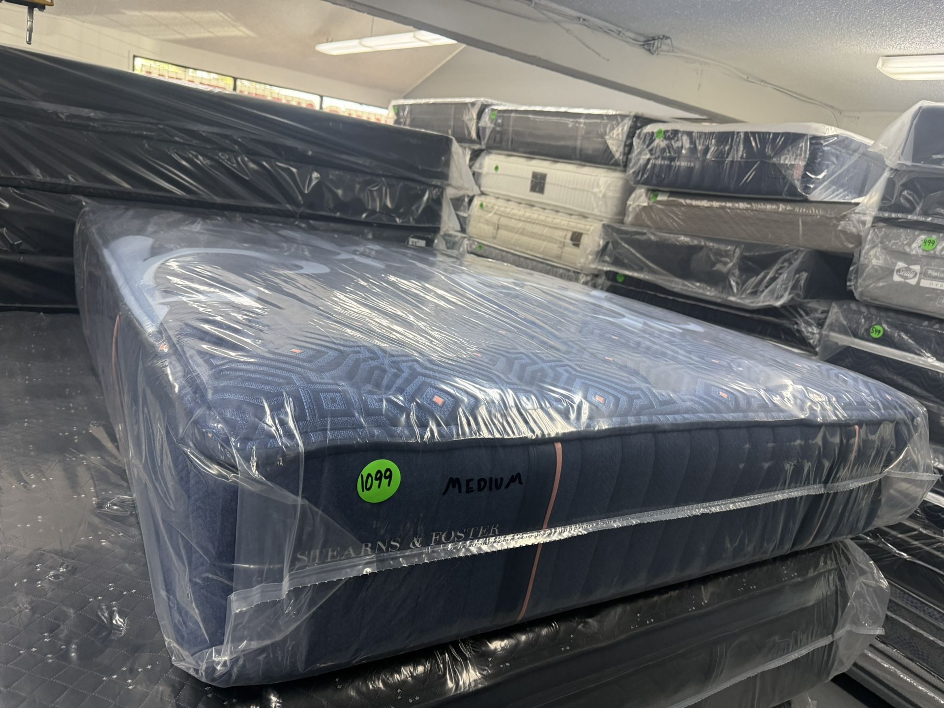 QUEEN SIZE STEARNS & FOSTER LUX ESTATE MATTRESS & BOX SPRING BED SET