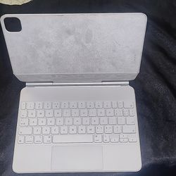 eBay
https://offerup.com/redirect/?o=aHR0cHM6Ly93d3cuZWJheS5jb20= › ...
Genuine Apple iPad Pro 2nd Gen 11" Magic Keyboard Grey A2261