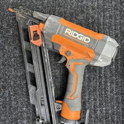 Ridgid 15Ga Nailer + Nails (30k+)