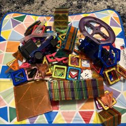 Magna-tiles lot with storage bin/playmat