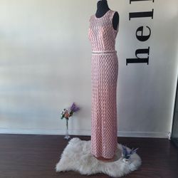 So Glam! Embellished with a shimmering sequined lattice motif, this stunner reveals an illusion jewel over a plunging sweetheart neckline. SIZE 12