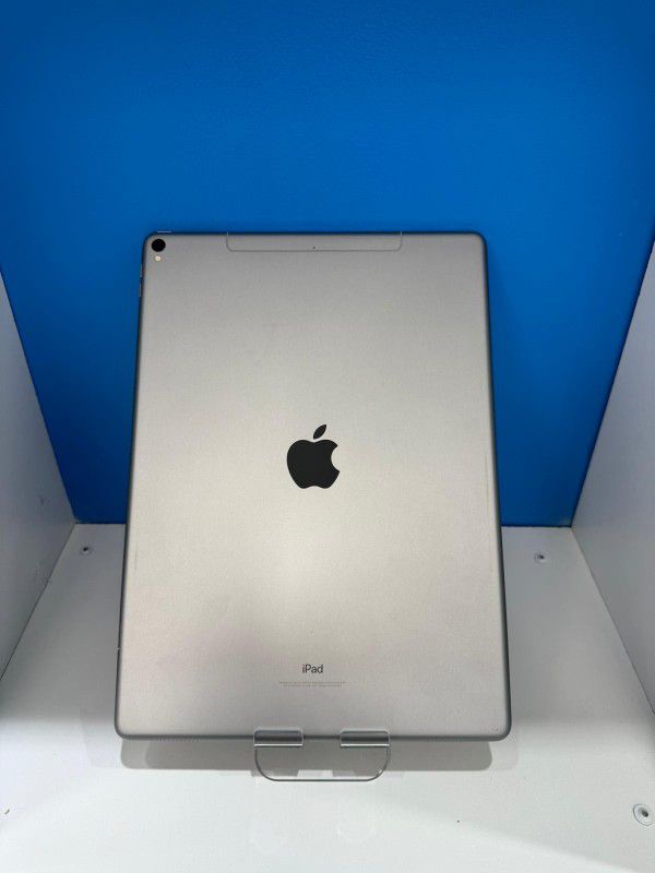 Apple iPad Pro 12.9 inch 2ND GEN - IOS 17 - LARGEST IPad - 90 Days Warranty - Pay $1 Down available - No CREDIT NEEDED