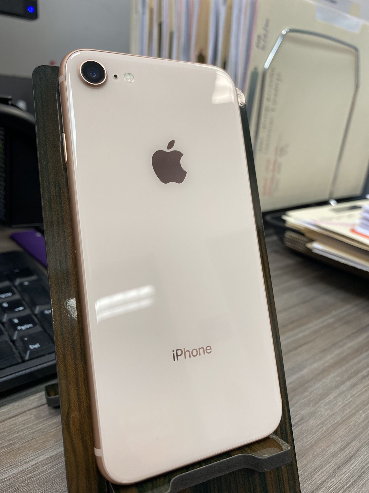 Like New iPhone 8 64gb Rose Gold