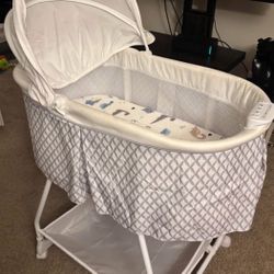 Delta Children  Bassinet 