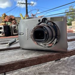 Vintage Canon Ixus 750 Digital Camera 