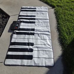 In Hollister - FAO Schwarz Floor Piano 