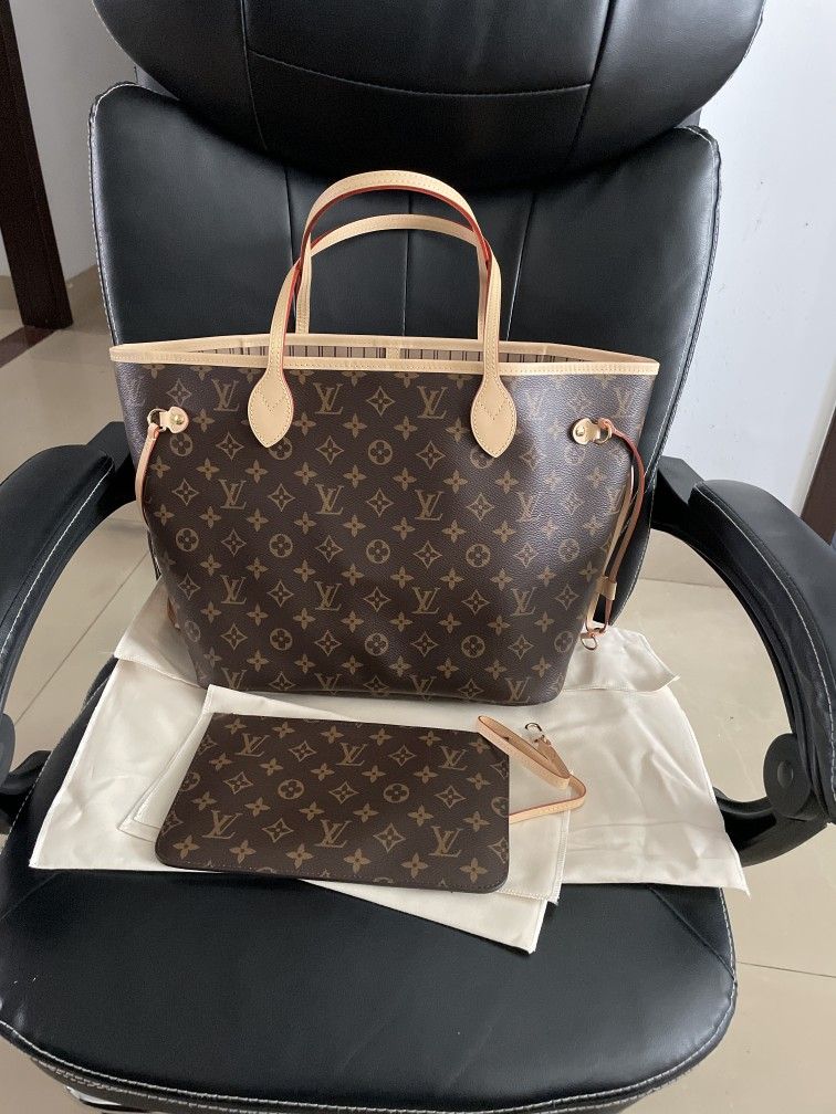 Louis Vuitton Neverfull MM monogram Tote Beige