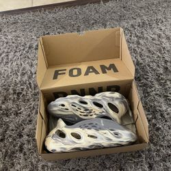 Yeezy Foam Runner Moon Gray Size 10 