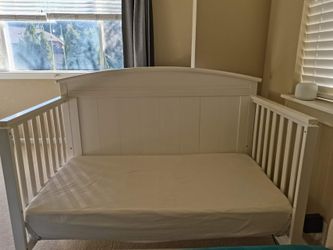 Delta Crib + Beautyrest Mattress + 3x Fitted Sheet + Water Proof Fitted Protector 