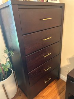 Title: MUST GO ASAP: 4-Piece  Bedroom set