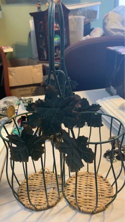 Wine bottle holder