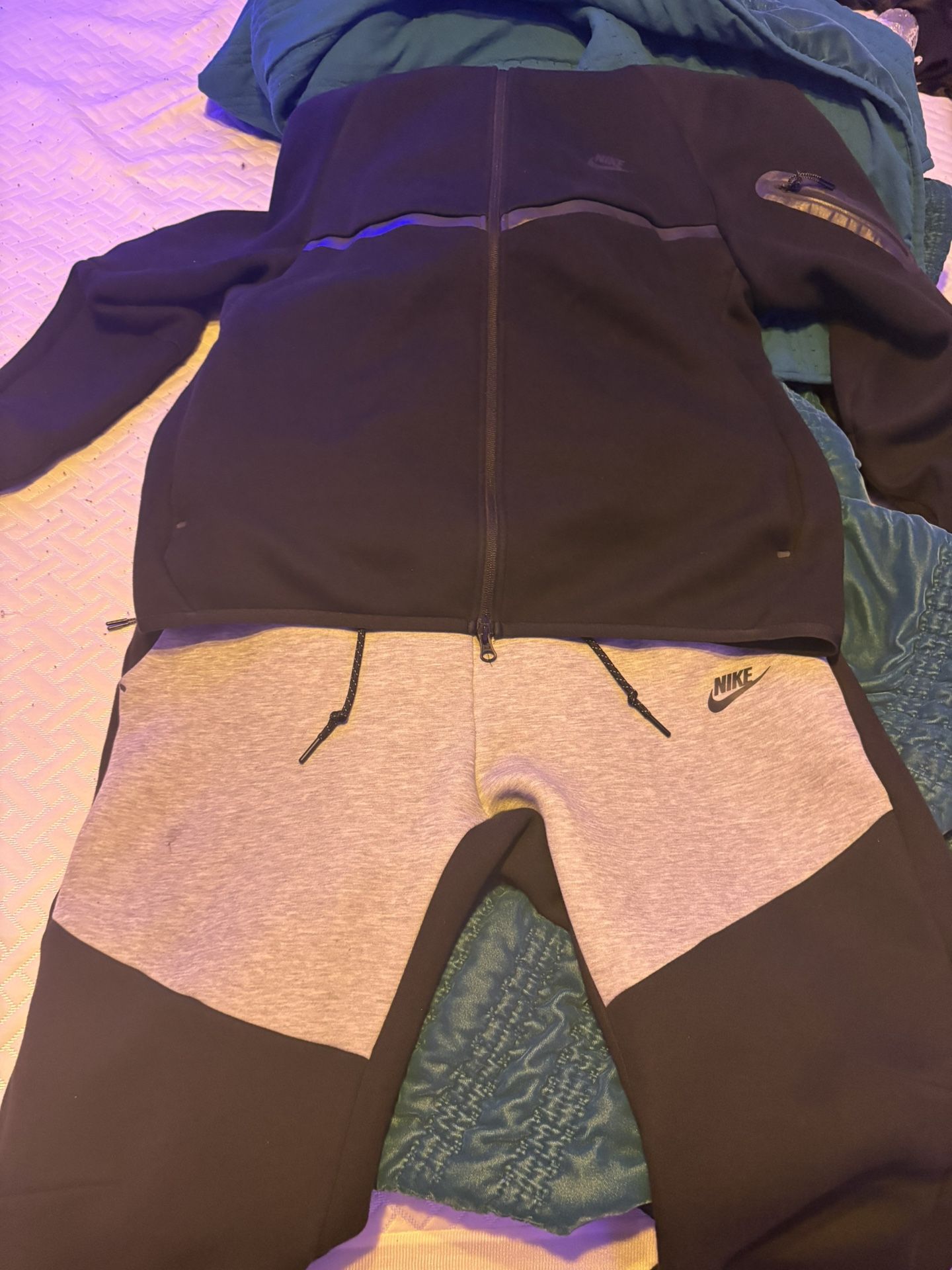 Black Nike tech set