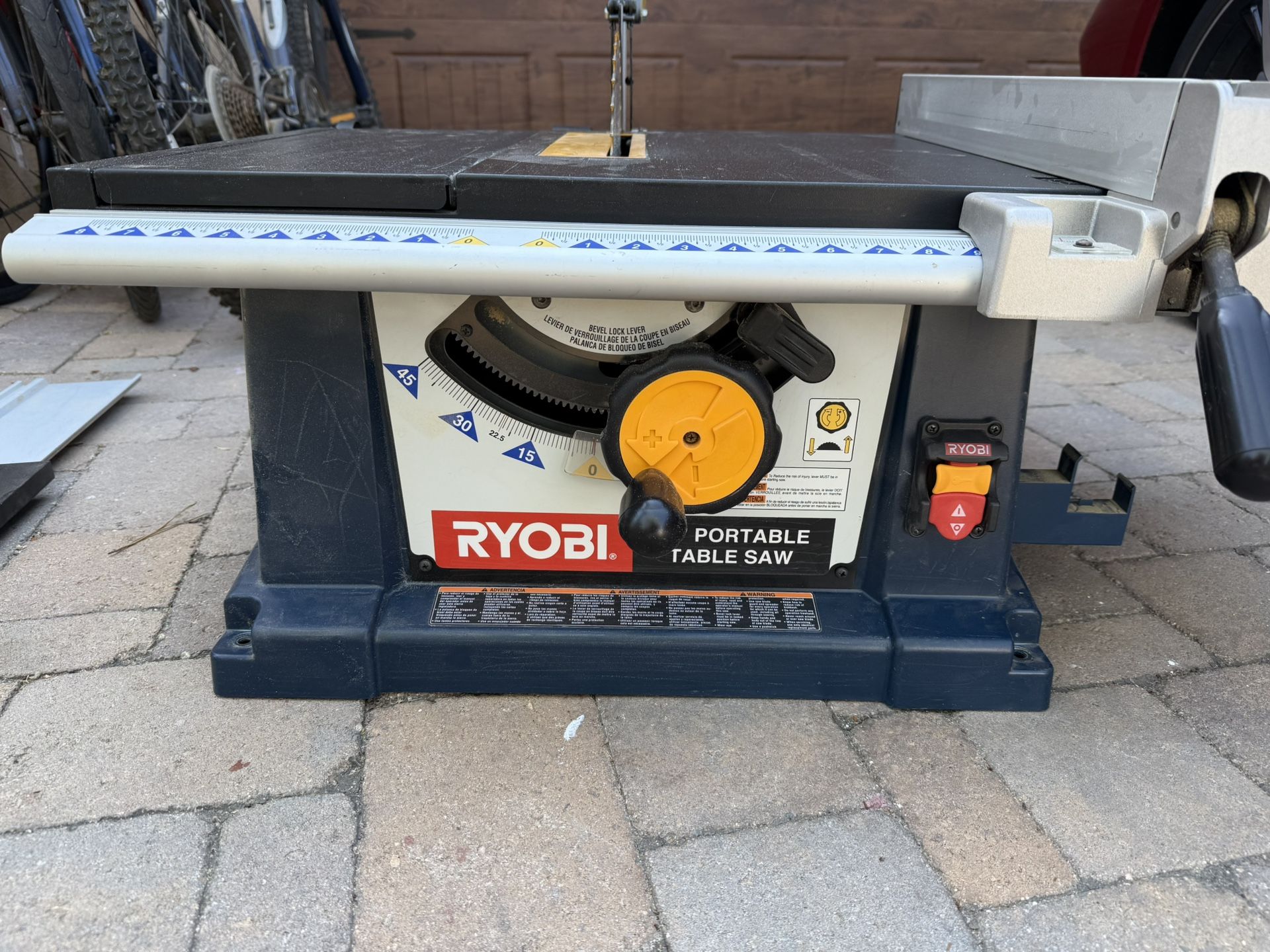 Ryobi BTS 15 Table Saw