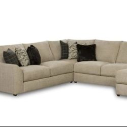 Brand New! 4pc Large Sectional😍
Take it home with $49down
Hablamos Español Y Financiamos 🙋