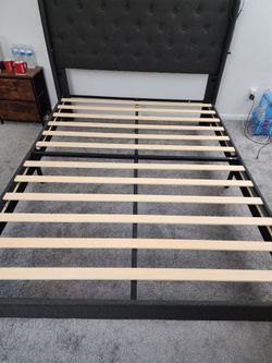 SHA CERLIN Queen Size platform bed negotiable